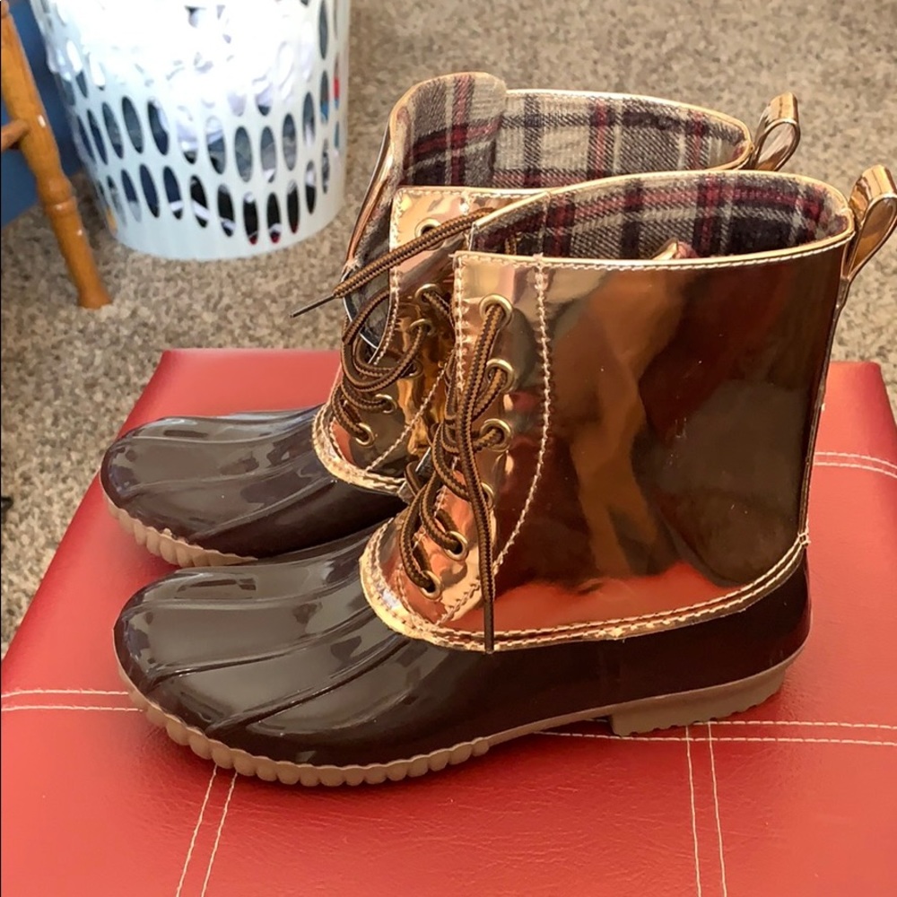 I am selling boots...